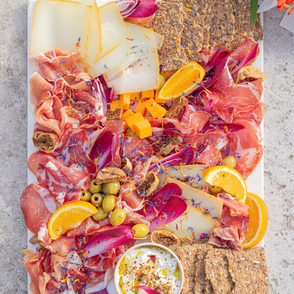 plateau signature composé des meilleurs charcuteries et fromages sélectionné par manger bonard