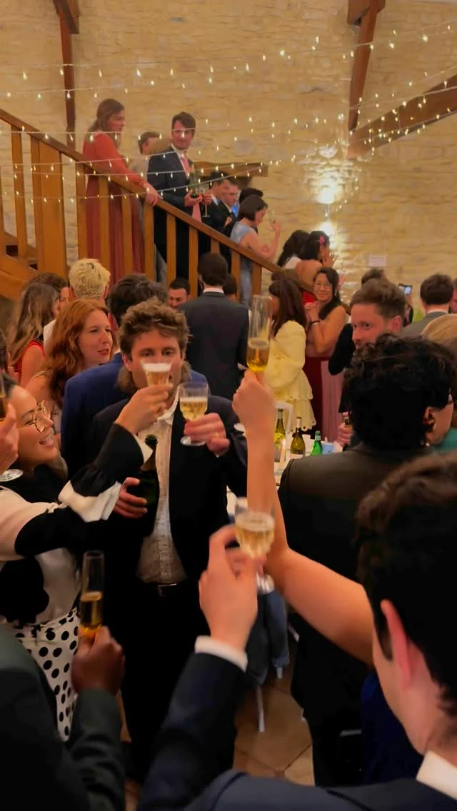 Un merveilleux banquet envoyé pour de sublimes mariés ! 

🤍Merci à Sylvia & Martin pour leur confiance 

On a organisé leur vin d’honneur pour 200 personnes, un banquet dont on a le secret pour 180 personnes avec une scénographie de table signée @parentheseloc et @falaisereceptionloc 

🚀 Ce fut un plaisir pour notre équipe d’être présente au @domainedecussy entouré de prestataires de haut vol …

👰 Sylvia & Martin 
💒 @domainedecussy 
📸 @tomradday 
💄 @maisonb.ib 
🍷 @falaisereceptionloc 
🍴 @parentheseloc 
🌸 @laurettefermeflorale 
👨‍🎤 @iamdjtonys

#wedding #flower #buffet #banquet #manger #bonard #lover #événement #prestige #elegeance